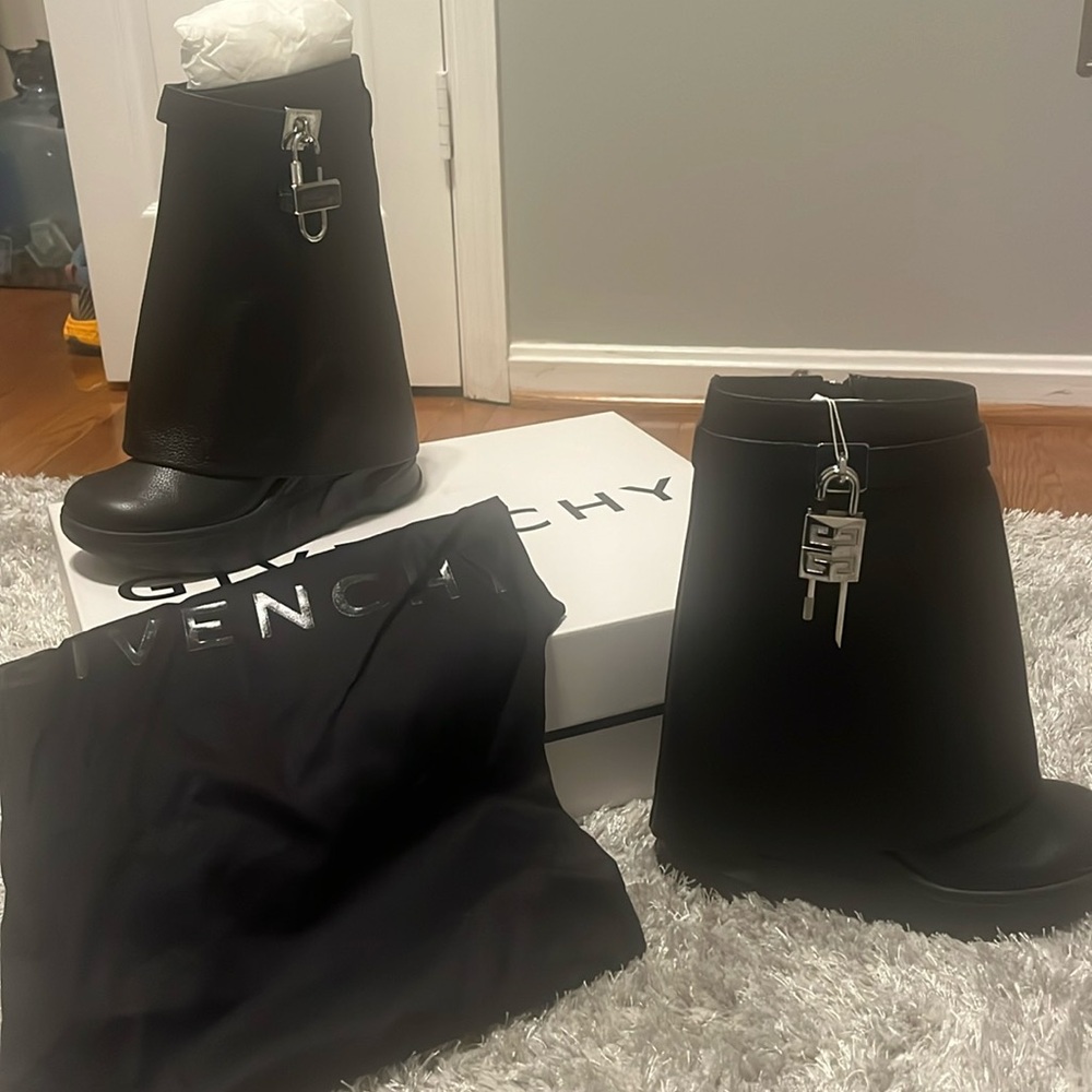 Brand NEW Givenchy Shark Lock Biker. SZ-8